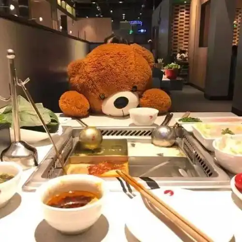 半年营收突破100亿,海底捞除了变态的服务还有什么
