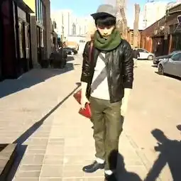 陈晓帅气玩街拍倪妮冯绍峰情侣档看秀

