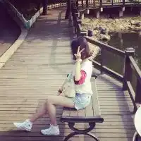 有没有像这样的一人一张的情侣头像
