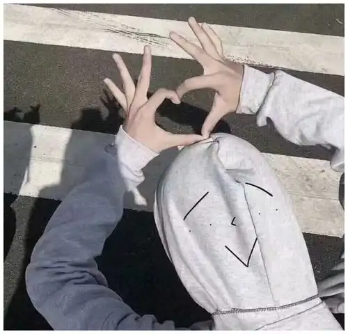 浪漫至尊版情侣头像,张张都是秀儿,网友再也不怕班主任了
