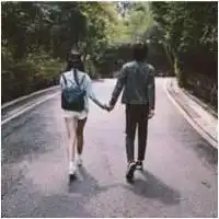 qq头像告诉你有一张是我爱人女生
