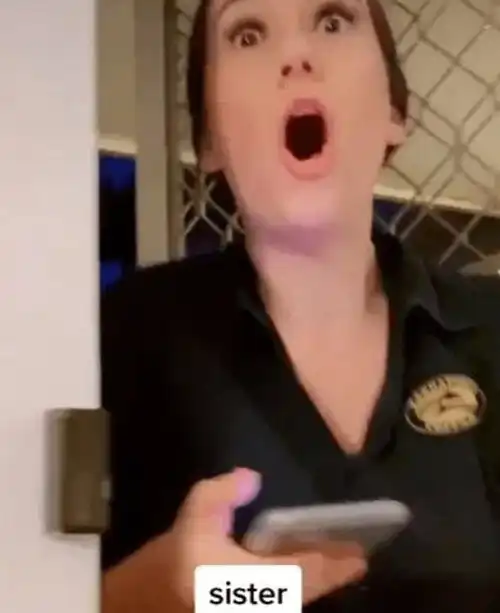 女子整容失误,意外弄成了方形下巴,网友看到照片,笑傻了
