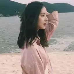 干净清新的短句子做个俗人,别无他求,干净自由
