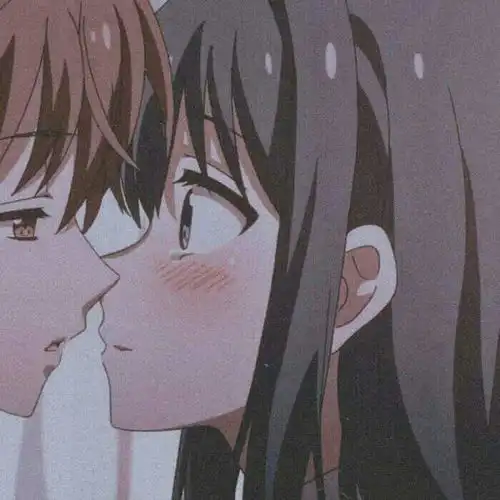 情侣头像海底月是天上月,眼前人是心上人
