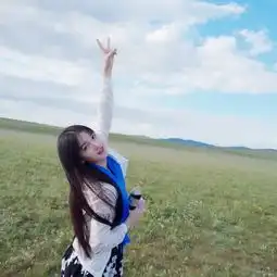 你看着窗发呆,我看你发呆而发呆
