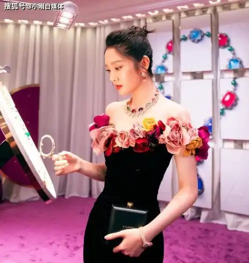 唐艺昕产后首秀,一个不留神,暴露了女星产后的真实状态

