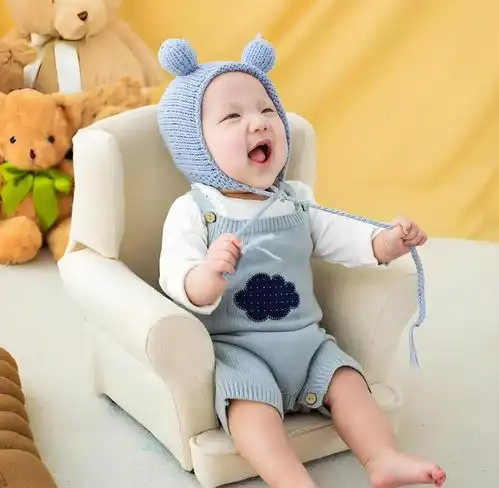 孕妈情人节生产,看见刚出生的孩子爸妈被吓哭网友的评论太暖了
