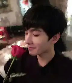谁有杨洋的高清图片,适合做壁纸的
