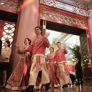 家国同庆万人集体婚礼在全国50个会场同时举行