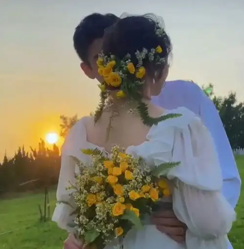 美中国女排姑娘拍婚纱照,楚楚动人,柔情绰态
