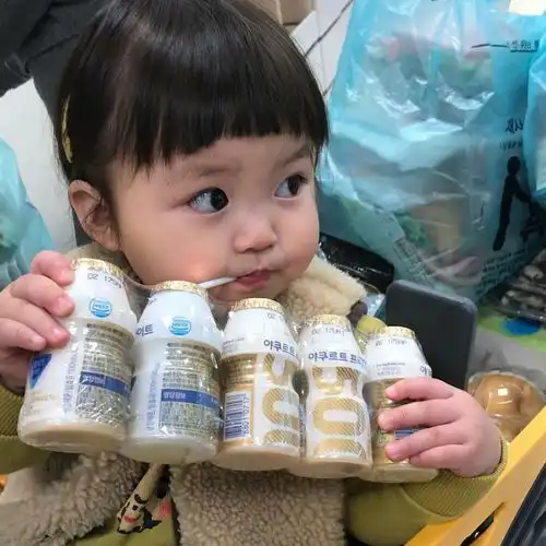 靠一张屁股脸,就萌哭百万人,这位小萝莉让你看完又想生女儿了
