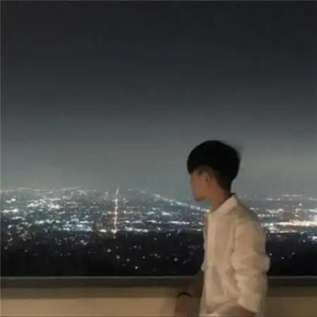唯美有意境一男一女情侣头像阳光很懒你很好看
