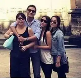 他系香港影帝,曾被老婆从黑帮手中救出,如今老婆样貌变丑,他竟然...