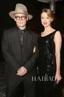 一改低调秀恩爱约翰尼德普与未婚妻艾梅柏希尔德明星情侣街拍合辑