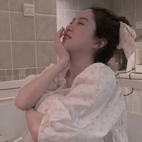 女孩子突然换微信头像是为什么
