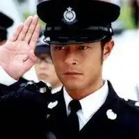 男生穿警服的头像微信头像图片大全
