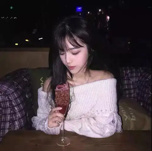 头像随便今后你跟谁暧昧,我都不会再皱一下眉
