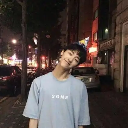 阳光爱笑的男生头像,笑的有点呆呆的有点腼腆的
