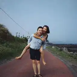 特别推荐红遍全球的一对小情侣看得我脸都红

