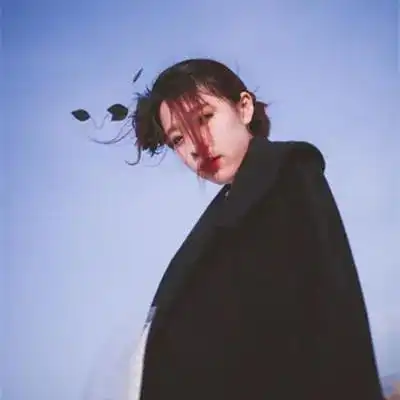 现在我期待来场大雨,这样我就有理由肆无忌惮的想你了
