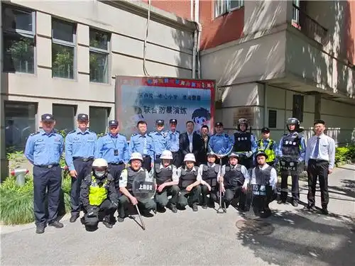 联防联动淮海中路派出所为校园安全保驾护航
