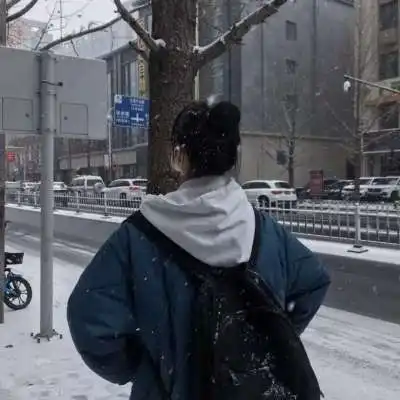 冬天的第一颗草莓文案
