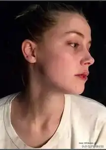 德普家暴又新番前妻海后曝短信和图片实锤,婚后一个月就家暴,海后头发被揪秃,还骂腐兰兰是油腻的猪

