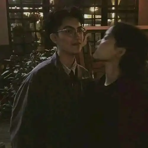 最新一对一情侣头像余生那么长要不要和我在一起

