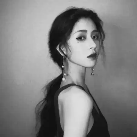 女生伤感黑白头像,特别的社会气的女生
