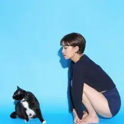 女生酷拽短发头像短发女孩远离那烦恼和忧愁
