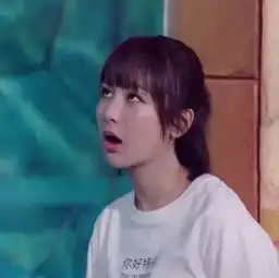 情侣头像一左一右亲爱的,热爱的
