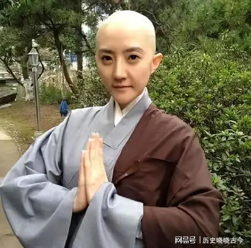 浓妆艳抹,骗取游客钱财,五台山这些美貌尼姑是何来历
