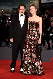 偷运爱犬要坐10年牢11月揭晓约翰尼妻子是否会入狱