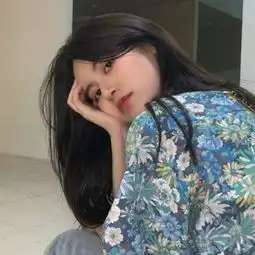 头像你看自由这个词长得就像条条框框

