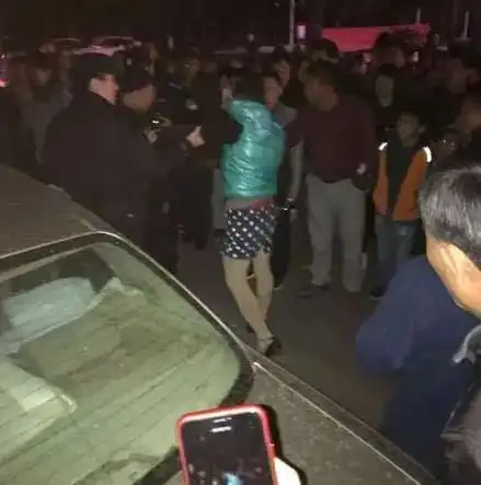 又一起变态事件,发生在东区万隆市场附近.......