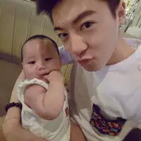 轻成熟男生qq头像世间要有爱
