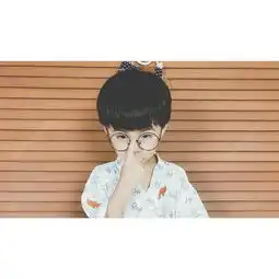万能的知识君请问这是情侣头像吗我想追的女孩用的男生的那张有吗我看看
