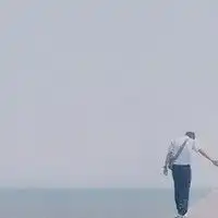 求海边背影qq情侣头像,多一点
