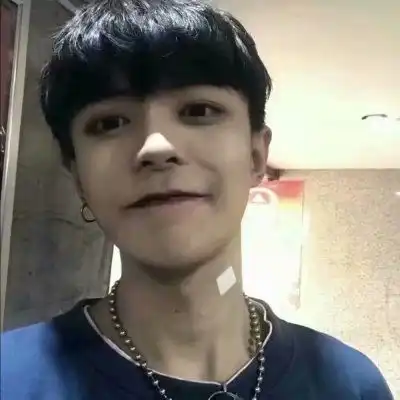 治愈系男生头像笑容阳光帅气微笑暖心图片
