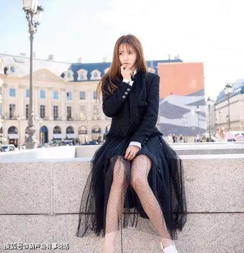 袁姗姗和沈梦辰同晒巴黎街拍,简单干练vs清纯可爱,你更喜欢谁
