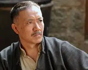 他是亮剑和闯关东的男主角,靠这两部戏火了,为什么就没消息了