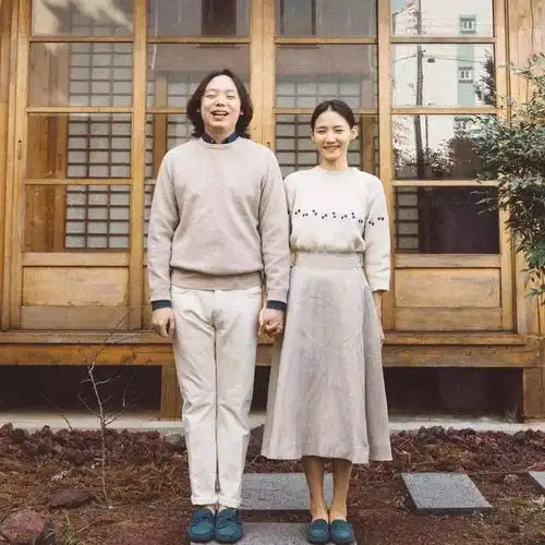 过去听周杰伦唱歌,现在我要学他穿情侣装了
