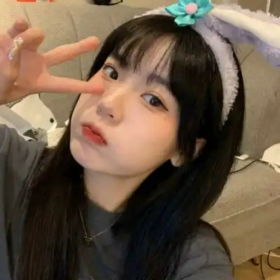 温柔干净女头至少我们看到的是同一个月亮

