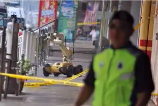 马来西亚劫匪用土制炸弹炸开提款机盗走现金
