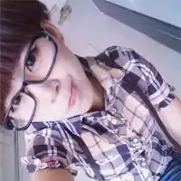 求一对情侣头像要求女的是短发的

