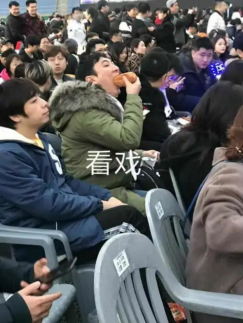 王思聪带名媛蹦迪,开200瓶黑桃消费200万,只为哄名媛开心
