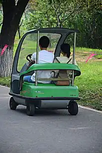 游览车里的情侣背影下载2832707
