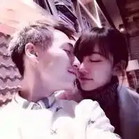 超有爱的情侣头像爱很简单维持太难
