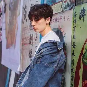 爱意提笔扬千里千里不绝爱意不止
