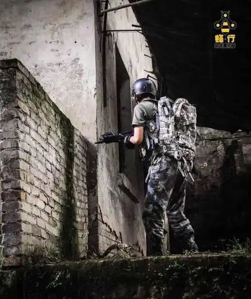 大吉大利,今晚吃鸡真人大逃杀首入鱼洞
